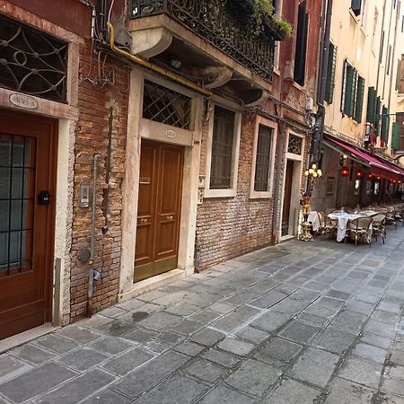 Ca Del Gambero Canal View Венеция Экстерьер фото