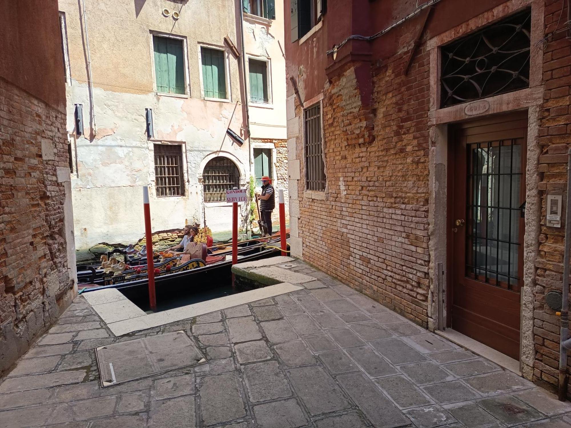 Ca Del Gambero Canal View Венеция Экстерьер фото